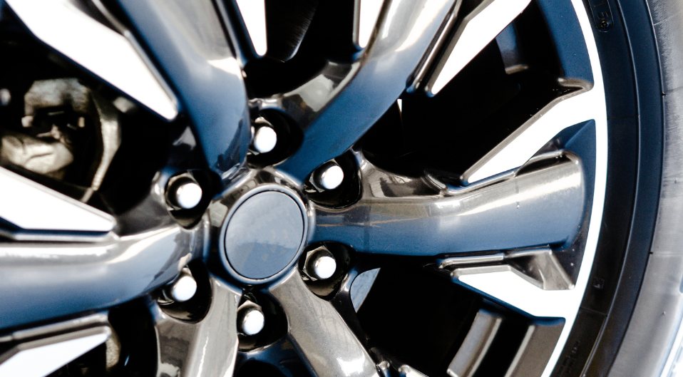 How to Send Alloy Wheels With a Courier Service