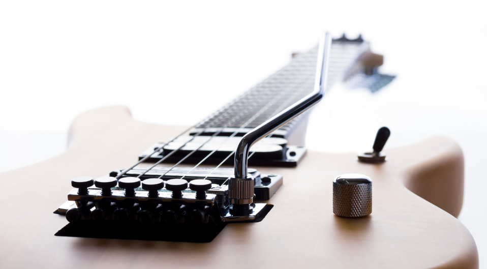 How to Ship a Guitar With a Delivery Service