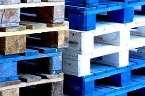bunch of pallets stacked on top of eachother close up